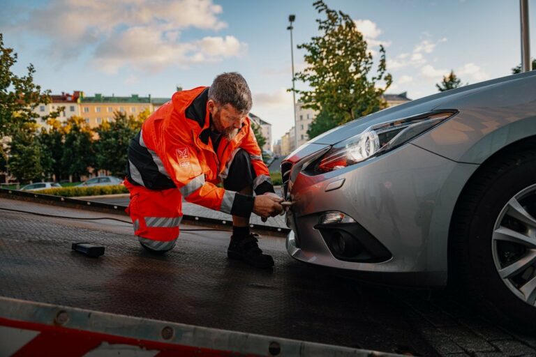 One Leasing Finlandin tiepalvelu auttaa asiakkaita hädässä